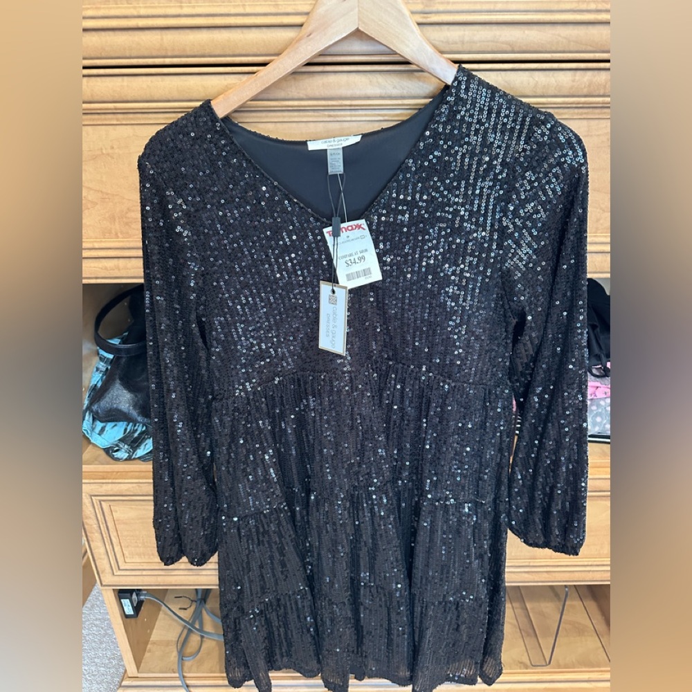 Sequin Tiered V-Neck Women’s dress- cable & gauge- size s - Black